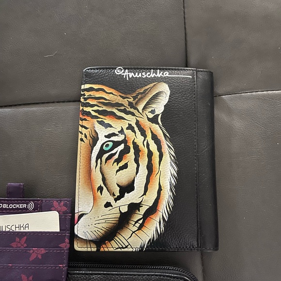 Anuschka Black Tiger Shoulder Bag - Picture 5 of 5